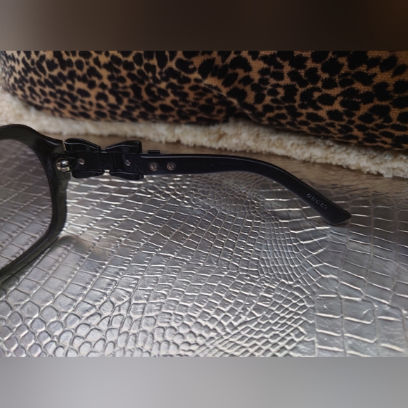 Pristine Black GUCCI Oversized Buckle Sunglasses Square - Italy - designer bow - Picture 6 of 8